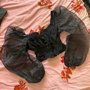 black puffy sleeve crop top